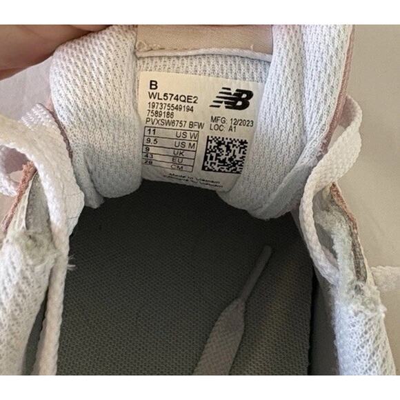New Balance 574 Sneakers Pink Grey Suede Retro Running Shoes WN Sz 11 Brand New - Picture 3 of 15
